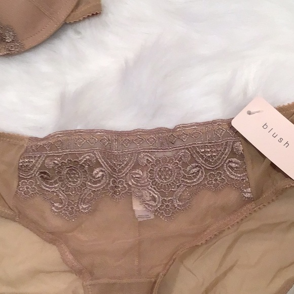 36A nude - Picture 3 of 6